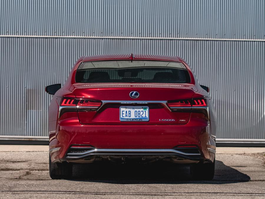  Lexus LS500h AWD 2017 года  (NA) (фото 63 из 96)
